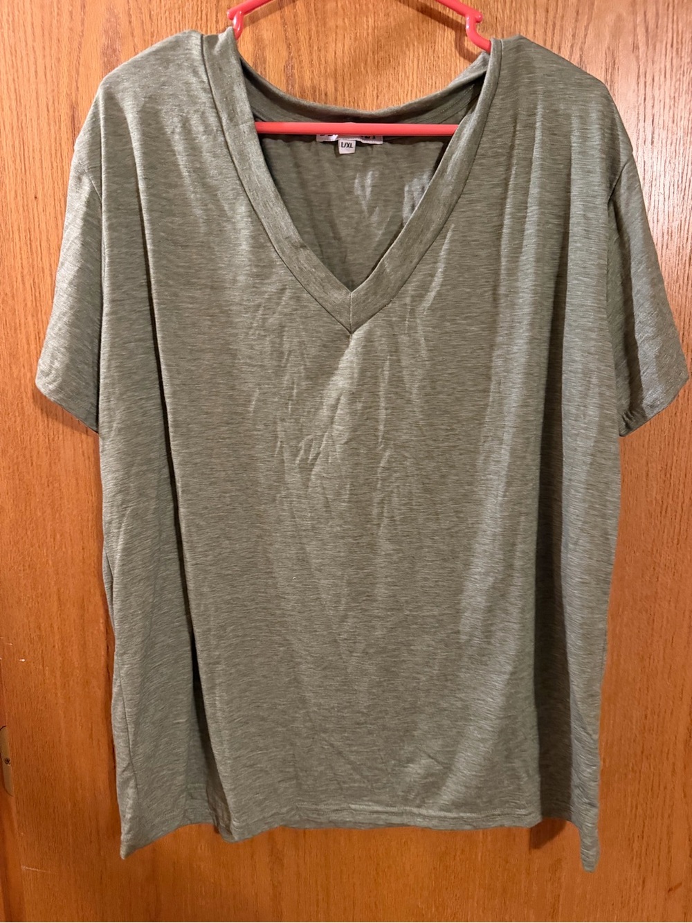 Relaxed V-Neck Women’s Tee in gray